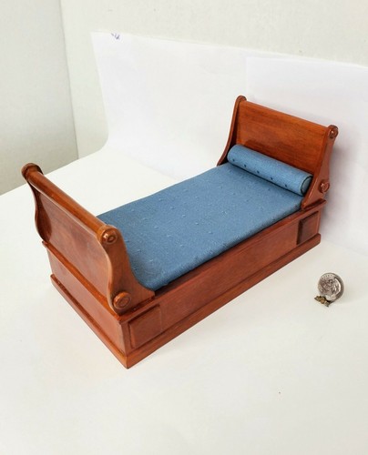 Empire sleigh bed - bed, pillow